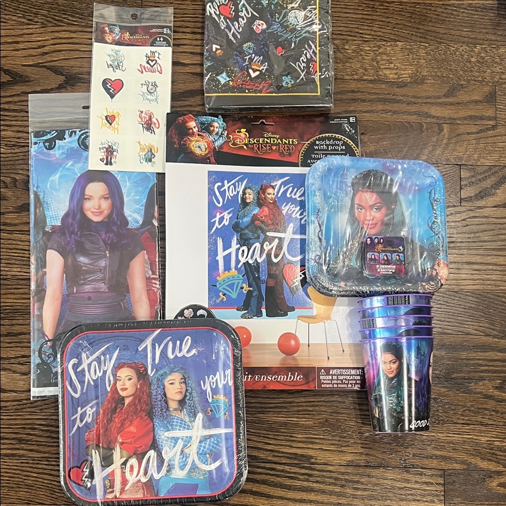 Disney Descendants Party Set - Blue and Purple